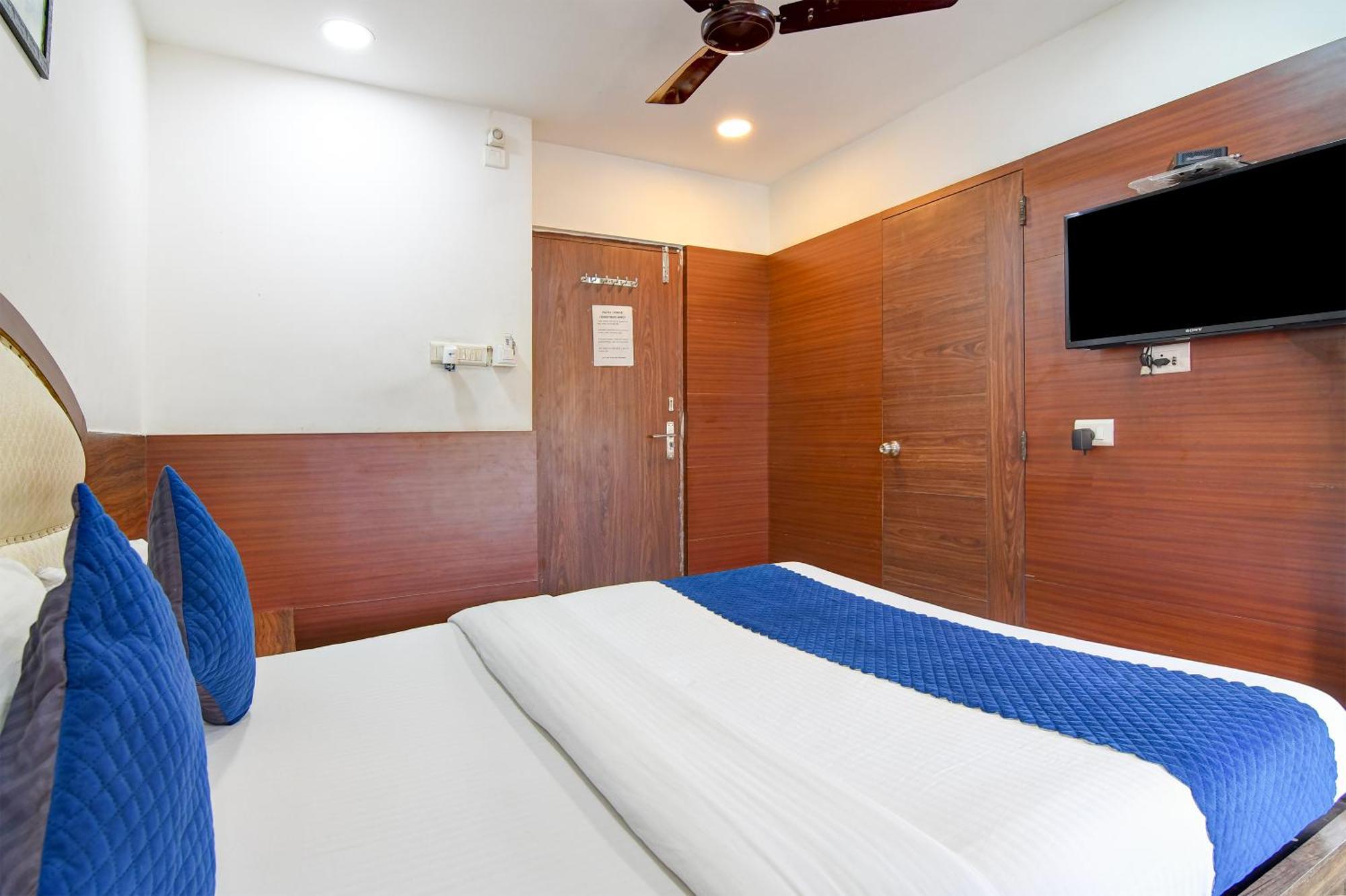 Hotel Q Inn Calcutta Buitenkant foto