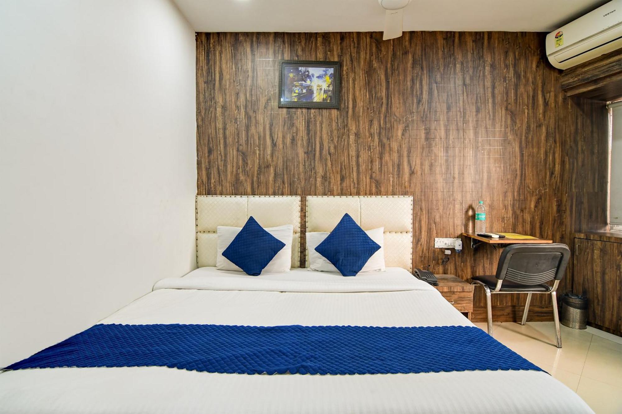 Hotel Q Inn Calcutta Buitenkant foto