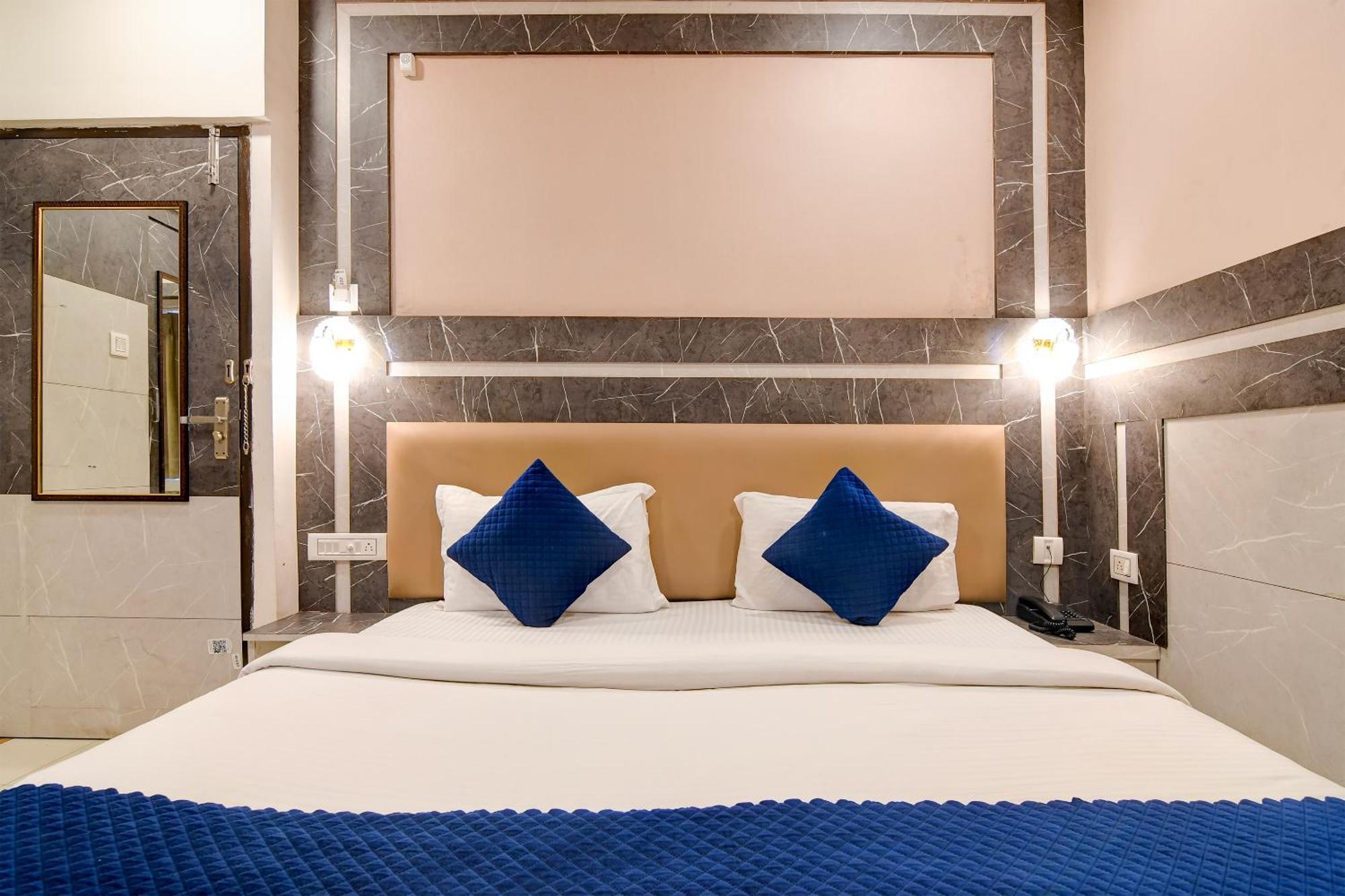 Hotel Q Inn Calcutta Buitenkant foto