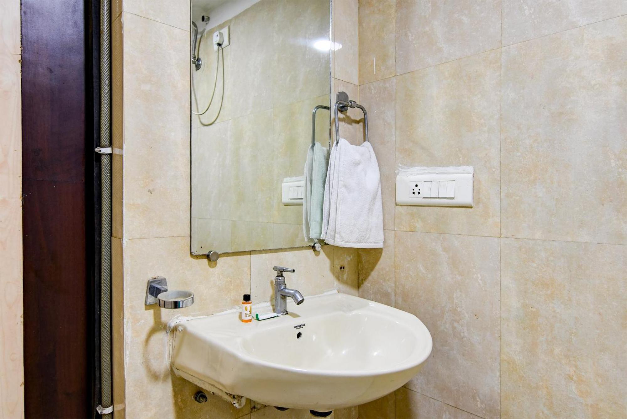 Hotel Q Inn Calcutta Buitenkant foto