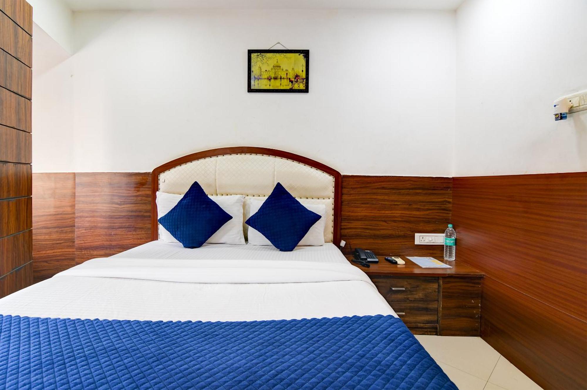 Hotel Q Inn Calcutta Buitenkant foto