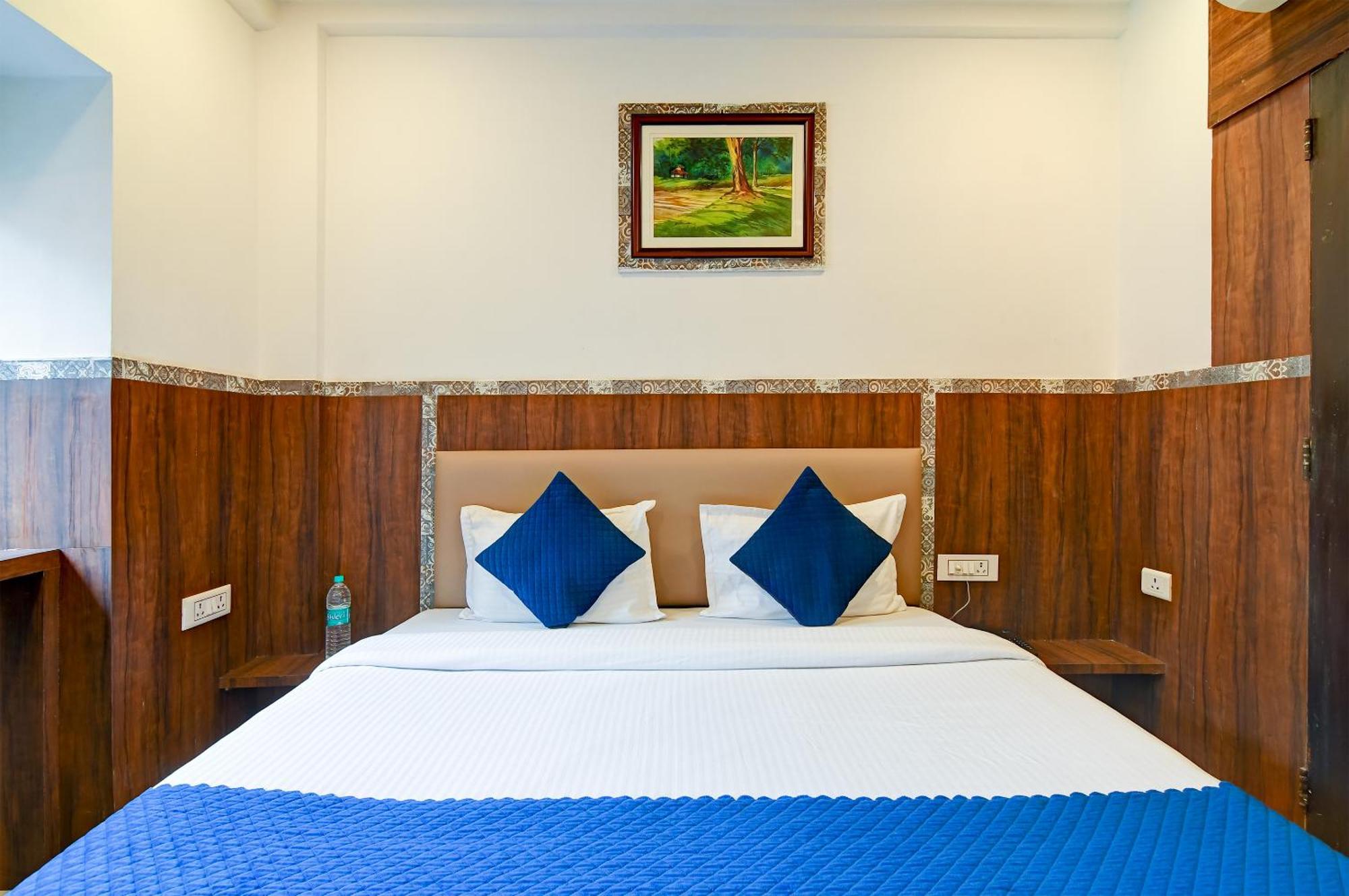 Hotel Q Inn Calcutta Buitenkant foto